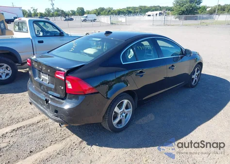 2013 Volvo S60 T5 z USA, uszkodzony, nr VIN YV1612FS9D1219044